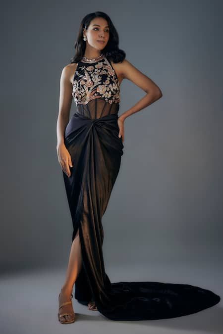 Buy Black Mashroo Silk Hand Embroidered Floral High Draped Corset Gown For Women by Masumi Mewawalla Online at Aza Fashions. Corset Style Kurti, Corset Inspired Outfits, Corset Indian Outfit, Corset Saree, Indian Designer Gowns, Trail Gown, Draped Corset, Bridesmaid Outfits, Western Gown