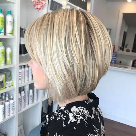 Bingo Wings, 2024 Hairstyles, Κούρεμα Bob, Mom Hair, Straightening Iron, Popular Short Hairstyles, Medium Bob, Chin Length, Choppy Bob Hairstyles