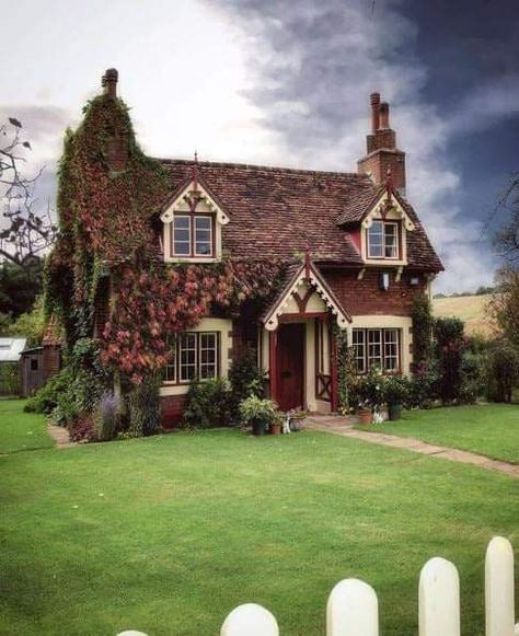 British Cottage, Cute Cottages, European Cottage, English Country Cottage, Fairytale Cottage, Storybook Cottage, Quaint Cottage, Cottage Exterior, Thatched Cottage