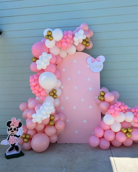 We celebrated a Princess’ 2nd 🎀 Birthday with this beautiful Minnie Mouse inspired Party . . The Minnie Mouse 🎀🩷Birthday Party & is the wonderful and cute theme that will add tons of enjoyment to kid’s birthday. . . We are in love with the results Book today DM/📲 info on bio Minnie Mouse 2 Birthday Party Ideas, Minnie Mouse Birthday Centerpieces Diy, Minnie Mouse Princess Party, Minnie Mouse 2nd Birthday Party Cake, Minnie Mouse Backdrop Ideas Diy, Minie Mouse Decoration Party, Minnie Themed 2nd Birthday Party, Diy Minnie Mouse Centerpieces, Minnie Mouse Birthday Photoshoot