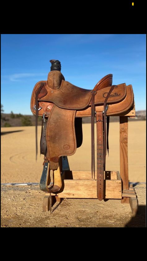 Rope Saddles, Western Tack Sets, Cowboy Core, Saddle Making, Horse Tack Rooms, Wade Saddles, Roping Saddles, Western Horse Saddles, Longhorn Cattle