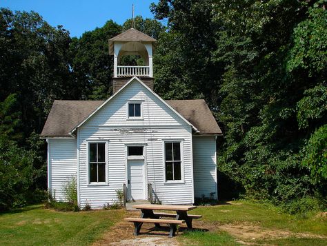 One Room School House, One Room Schoolhouse, School Buildings, Abandoned Churches, Country School, Old Country Churches, Country Churches, Old School House, School House Rock