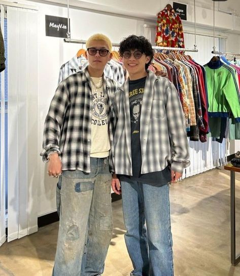 Men's Flannel Outfit, Styling Flannels, Flannel Outfits Korean, How To Style Flannel Shirt, Grunge Flannel Outfits, How To Style Flannel, Men Flannel Outfits, Flannel Streetwear, Flannel Outfits Men