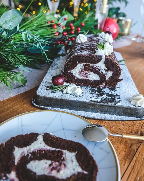 Black Forest Christmas Yule Log (Buche de Noël) - à table with Aulson Christmas Yule Log, Cherry Brandy, Christmas Dreaming, Yule Log, Unflavored Gelatin, Creme Egg, Heavy Whipping Cream, Black Forest, Yule