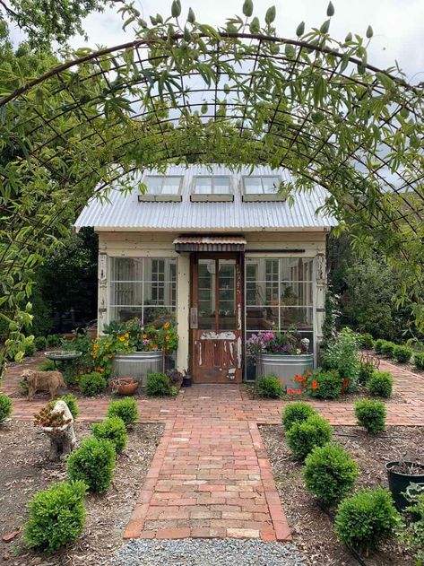 She Shed Greenhouse, Sheds Ideas Backyard, Cottage Garden Sheds, Garden Shed Ideas, Backyard Escape, House Mediterranean, Shed Ideas, Greenhouse Shed, Charming Cottage