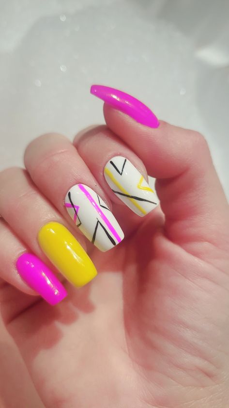 Neon pink, yellow, white aummer nails Uñas Milky White, Summer Nails Neon, Nails For Summer, Dark Nail, Rosa Neon, Glow In Dark, Glow Party, Neon Nails, Milky White