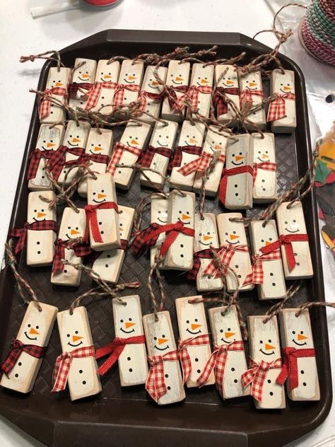 Wooden Block Christmas Ornaments Diy, Snowman Crafts To Sell, Christmas Ornaments From Jenga Blocks, Simple Wooden Christmas Crafts, Christmas Stuff To Sell, Small Wooden Christmas Crafts, Craft Show Christmas Crafts, Scrap Wood Christmas Ornaments, Winter Craft Show Ideas