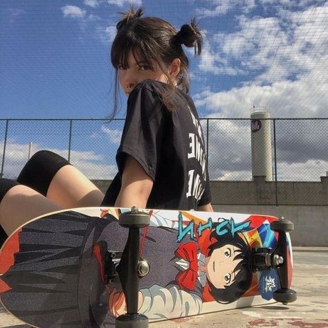 Skater Poses, Skater Photoshoot, Skater Girl Aesthetic, Skateboarding Aesthetic, Skateboard Photos, Skate Vibes, Skateboard Pictures, Skateboard Aesthetic, Skate Photos