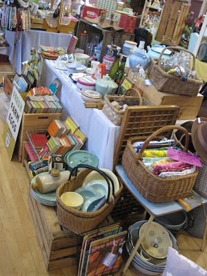 lost property vintage - my stall at the oundle vintage fair, october 2012 Car Boot Sale Display, Suitcase Display, Flea Market Display, Vintage Market Booth, Craft Fair Vendor, Garage Sale Tips, Market Harborough, Lost Property, Antique Booth Displays