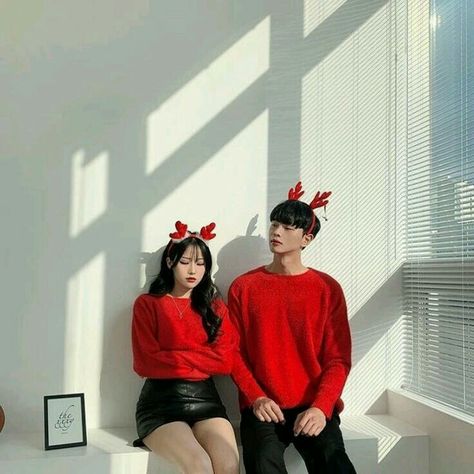 Valentine Couple Outfits, Korean Christmas Outfit, Couple Outfits Korean, Academia Inspiration, Korean Couple Outfits, Grunge Wear, 80s Skater, Soft Ideas, Skater Fashion