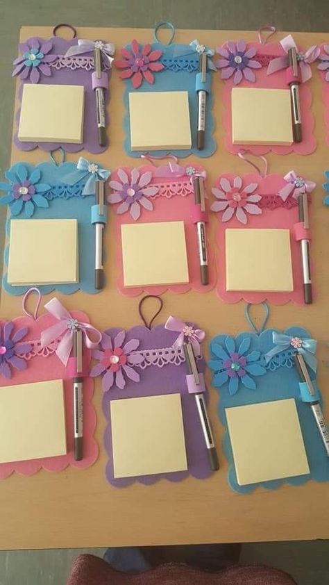 Back To School Crafts To Sell, Clipboard Crafts, Bloc Note, Souvenir Ideas, Teachers Day Card, Pioneer Gifts, Diy Picture Frames, Jw Gifts, Mothers Day Crafts For Kids