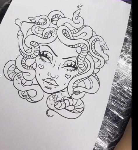 Medusa Tattoo Outline Easy, How To Draw Medusa, Medusa Painting Easy, Simple Medusa Tattoo Outline, Madusa Drawings Beautiful, Medusa Simple Tattoo, Tattoos For Women Outline, Flash Tattoo Designs Neo Traditional, Medusa Drawing Sketches