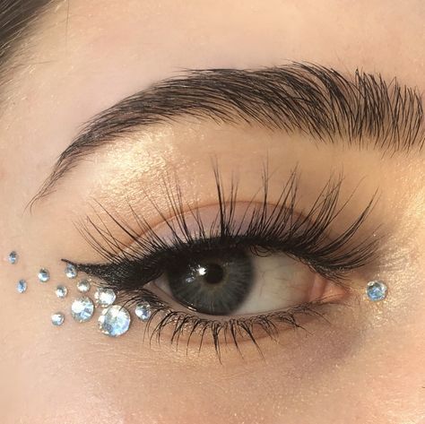 2022 Eye Makeup, Gem Makeup, Festival Makeup Glitter, Concert Makeup, Rhinestone Makeup, Carnival Makeup, Eye Makeup Ideas, Rave Makeup, Crystal Eyes