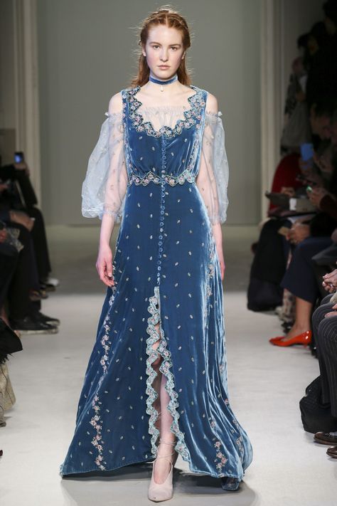 See the complete Luisa Beccaria Fall 2016 Ready-to-Wear collection. Louisa Beccaria, Luisa Beccaria, Blue Gown, Runway Looks, Mode Inspo, Looks Chic, Fantasy Fashion, Looks Style, Fall 2016