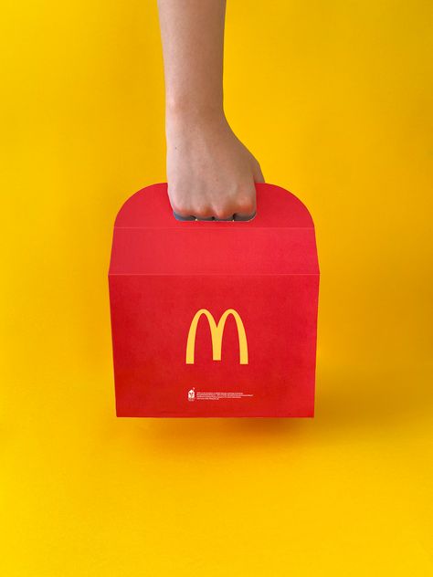 McDonald’s Happy Meal – A Box Full of Surprises – Packaging Of The World Fries Packaging, Mcdonald's Aesthetic, Happy Meal Box, Pr Kit, Innovative Packaging, Toy Packaging, Food Projects, Burger And Fries, Happy Meal Mcdonalds