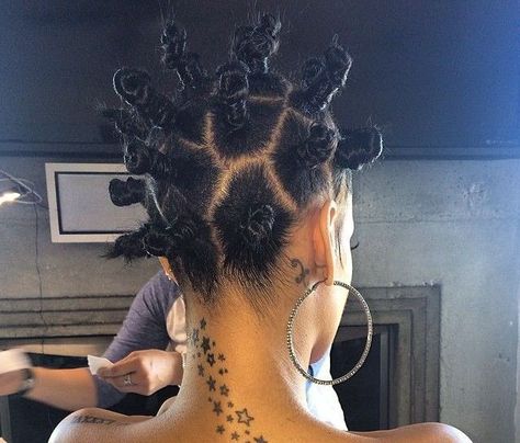 Bantu Knot Styles, Style Classe, Bantu Knot Hairstyles, Looks Rihanna, Bantu Knot, Bantu Knot Out, New Natural Hairstyles, Afro Braids, Hair Knot