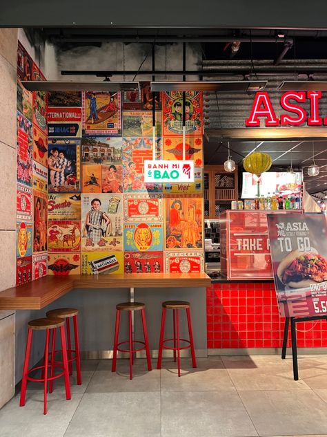 To Go Restaurant Design, Vintage Japanese Restaurant, Chinese Resto Interior Design, Korean Fast Food Restaurant Design, Homey Restaurant Interior Design, Dimsum Restaurant Design, Quirky Restaurant Interiors, Fast Casual Restaurant Design Interiors, Asian Street Food Restaurant Design