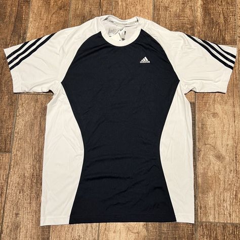 Adidas Climacool Tennis Crew Neck Shirt Sizes Available: Small, Medium, Large And Xl Color: Navy White Condition: New With Tags Measurements Small Pit To Pit: 21 In Length: 27.5 In Medium Pit To Pit: 22 In Length: 29 In Large Pit To Pit: 23.5 In Length: 31 In Extra Large Pit To Pit: 24.5in Length: 31 In Handball, Ig Poses, Mens Athletic Wear, Adidas Climacool, Men Stylish Dress, Tennis Shirts, Tennis Fashion, Black Graphic Tees, Mens Workout Clothes