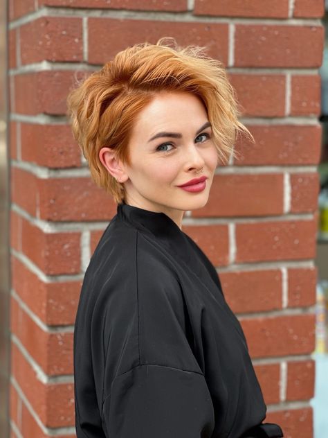 Red Hair Pixie Haircut, Short Golden Copper Hair, Red Hair With Blonde Highlights 2023, Ginger Hair Short Pixie, Short Haircut Red Hair, Red And Blonde Pixie, Copper Blonde Hair Short, Cowboy Copper Pixie, Pixie Ginger Hair