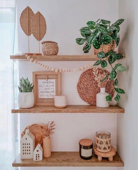 Girly Plant Aesthetic, Boho Bedroom Shelf Decor, Boho Shelves Bedroom, Cute Shelf Decor Ideas, Boho Bedroom Shelves, Boho Floating Shelf Decor, Boho Shelf Styling, Boho Wall Shelves, Boho Shelving