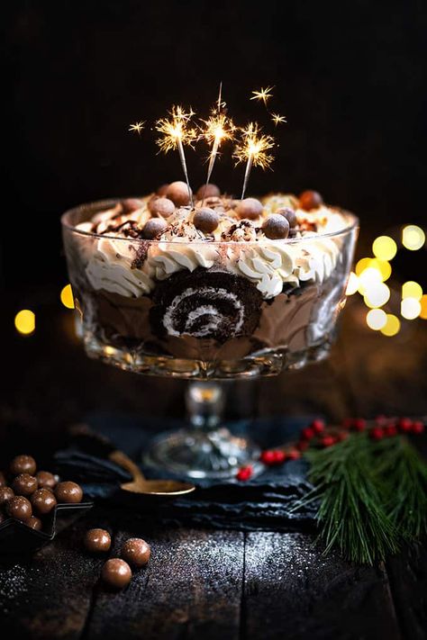 This stunning chocolate and Nutella trifle is the perfect quick and easy dessert! It can feed a crowd, be made ahead of time and requires zero effort. #easydessert #trifle #chocolate #chocolatetrifle #nutella #baileys #christmasdessert #birthday #nobake #supergoldenbakes #foodphotography Nutella Trifle, Trifle Ideas, Easy Chocolate Trifle, Trifle Dessert Recipes, Nutella Recipes Easy, Molten Chocolate Lava Cake, Best Christmas Desserts, Dessert Recipes For Kids, Chocolate Trifle