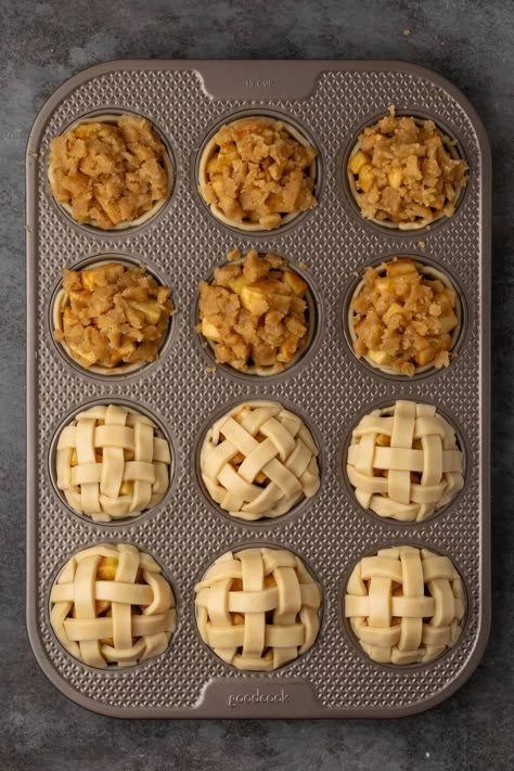 Mini Holiday Pies, Muffin Tin Apple Pie, Mini Apple Pies In Muffin Tin, Mini Apple Pies Easy, Juicy Apple Pie, Mini Apple Pie Recipe, Classic Fall Desserts, Mini Apple Pie, Recipes Fancy