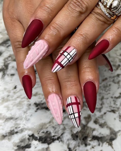 Jumper Nail Art, Gift Wrap Nail Design, Sweater Nail Art Christmas, Knitted Nail Art, Plaid Nails Winter, November Sweater Nails, Sweater And Plaid Nails, Plaid And Sweater Nails, Burgundy Sweater Nails