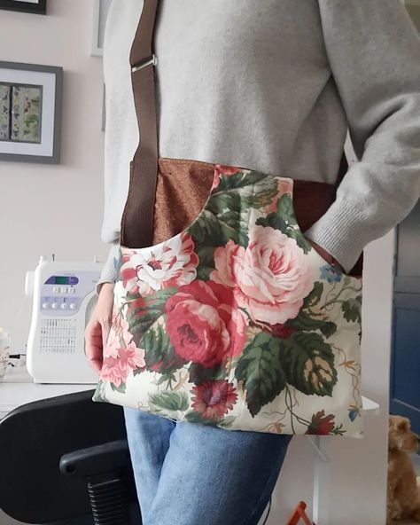 Happy Father's Day if you're celebrating! Louis's coming round soon, and I've made a spag bol! Martin's got a day off cooking (he does much more than me)! 💜 So anyway, here's my latest cross body peg bag made from vintage Sanderson fabric. I didn't realise Nico was in the photo, can you see her?! 🐾🐶 #pegbags #clotheswashing #clothespinbag #flowersmakemehappy #giftforgrandma #giftformum #summergift #sanderson #vintagefabric #roses🌹 #photobombingdog #pegbags #laundrybag #washinglinehack #hang... Clothes Peg Bag, Sanderson Fabric, Clothespin Bag, Peg Bag, Washing Line, Happy Father's Day, Summer Gift, Id Holder, Vintage Fabric