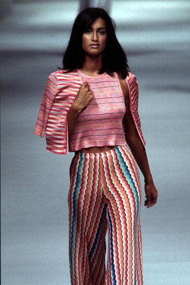 Missoni 23 Party Outfit Grunge, Outfit Inspirations 90s, 90s Outfit Inspiration, 90s Fashion Party, Missoni Fashion, Yasmeen Ghauri, Outfit Grunge, Outfit 90s, Fashion Design Dress