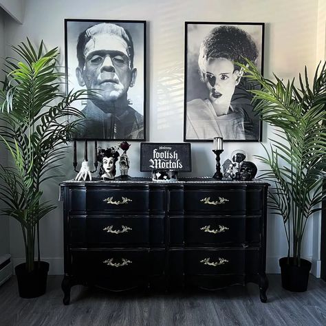 Goth Salon, Ikea Halloween, Cottage Goth, Bedroom Decor Ideas For Women, Gothic Living Room, Gothic Decor Bedroom, Goth Bedroom, Gothic Bedroom, Baroque Decor