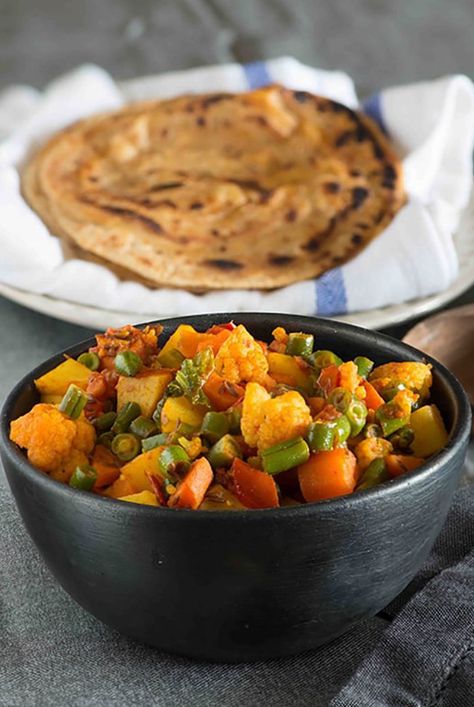 mixed vegetable sabzi Mix Veg Recipe, Indian Vegetable Curry, Mixed Vegetable Curry, Mix Vegetable Recipe, Vegetable Curry Recipes, Bengali Recipes, Rajasthani Food, Veg Recipe, Tiffin Recipe