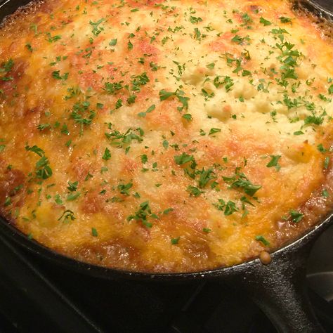 Proper English Cottage Pie Ground Beef Carrots, Cottage Pie Recipe, Fluffy Mashed Potatoes, Instant Potatoes, Proper English, Cheesy Mashed Potatoes, Shepherds Pie Recipe, Easy English, Cottage Pie