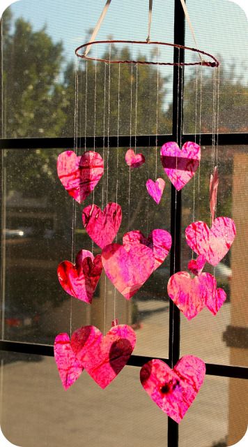 Here’s a fun diy project to do together with your kids for Valentine’s Day.  The cut-out hearts are simply crayon shavings melted in between layers of waxed paper.  The colors are beaut… Wax Paper Crafts, Heart Mobile, Cadeau St Valentin, Stained Glass Heart, Holiday Art Projects, Diy Crayons, Waxed Paper, Crafting Corner, Crayon Heart