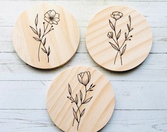 Wood Burning Coasters, Wood Burned Coasters, Floral Coasters, Wood Burn Designs, Unique Textures, Floral Initial, Wood Burning Crafts, Wood Burning Patterns, Christmas Coasters