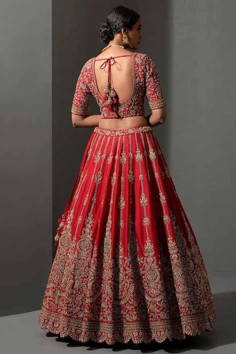 Red Simple Lehenga Indian Bridal, Bright Red Bridal Lehenga, Bridal Lehenga 2024, Lehnga Inspiration, Bridal Lehenga Designs Latest, Red Lehenga Bridal, Bridal Choli, Silk Bridal Lehenga, Bride Lehenga