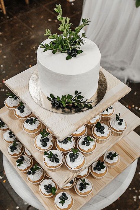 French Wine Country Wedding, Simple Green Wedding Cake, Simple Wedding Cake Green, Wedding Dessert Table Set Up, Simple Green Wedding Decor, Casual Wedding Cake, Green Wedding Dessert Table, Small Naked Wedding Cake, Green Wedding Cupcakes