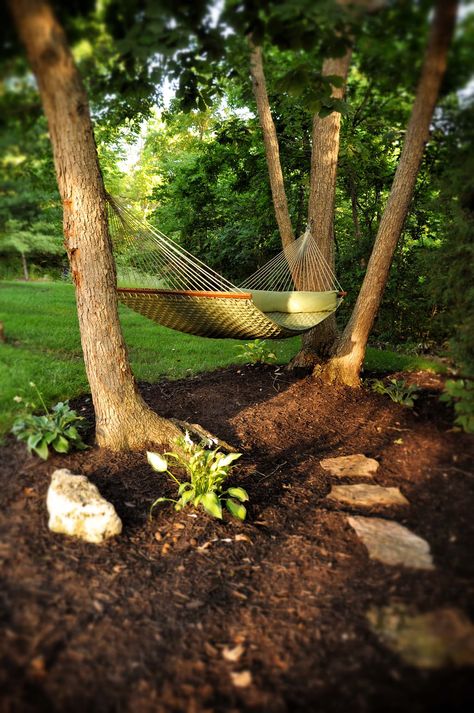 31 Heavenly outdoor hammock ideas making the most of summer Hammock Ideas, Gardening Pictures, Backyard Hammock, Landscape Gardening, Backyard Swings, Outdoor Hammock, Desain Lanskap, Have Inspiration, Backyard Diy Projects