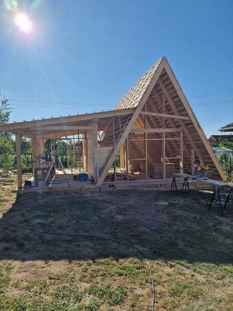 A Frame Construction, A Frame Cabin With Garage, A Frame House Remodel, A Frame Garage, Design Case Mici, Timber Frame Cabin, A Frame Cabin Plans, Triangle House, Log Cabin Rustic