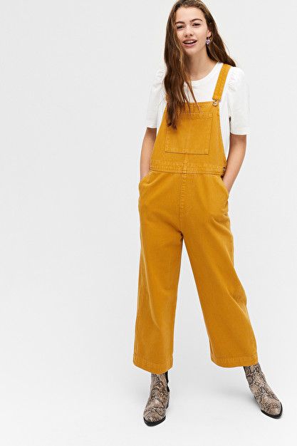 Cropped denim dungarees - Mustard yellow - Jumpsuits - Monki NL Yellow Dungarees Outfit, Sporty Shorts Outfit, Yellow Dungarees, Yellow Overalls, Dungaree Outfit, Celebrity Dresses Red Carpet, Cotton Dungaree, Yellow Jumper, Easter 2024