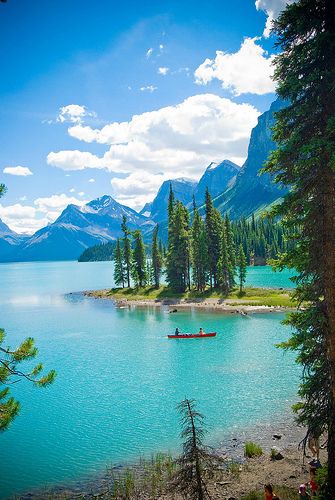 Maligne Lake  Spirit Island in Jasper National Park, Alberta, Canada Spirit Island, Maligne Lake, Jasper National Park, Alam Yang Indah, Alberta Canada, Canada Travel, Pretty Places, Aruba, Barbados