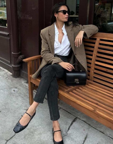 Want The Model-Off Duty Look? Here’s How To Easily Achieve It Look Formal, Office Outfits Women, Corporate Outfits, Stylish Work Outfits, Minimal Chic, Looks Chic, 가을 패션, Work Outfits Women, Business Casual Outfits