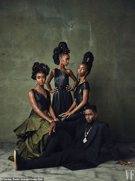 Father Daughter Photos, Vanity Fair Covers, Sean Diddy Combs, Sean Combs, Maria Lucia Hohan, Family Portrait Poses, Diddy Combs, Teenage Daughters, Three Daughters