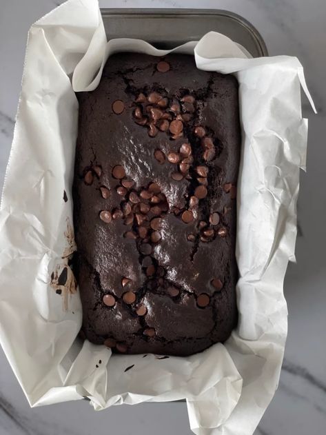 The Best Vegan Chocolate Loaf Cake - The Foodie Diaries Vegan Loaf, Dessert Loaf, Chocolate Tea Cake, Chocolate Loaf, Chocolate Loaf Cake, Healthy Dark Chocolate, Loaf Cake Recipes, Vegan Cake Recipes, Dark Chocolate Cakes