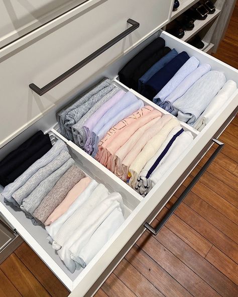 NEAT Method ® on Instagram: “The perfect file fold. We’re big fans over here, but sometimes it can be a little intimidating. Make your organization work for you! If…” Clothes Drawer Organization, Closet Organisation, Dresser Drawer Organization, Neat Method, Room Organization Bedroom, Clothes Drawer, Room Organisation, Desain Pantry, Drawer Organization