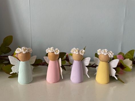 Been having a play with peg dolls and made these little fairies 🧚🏻 www.etsy.co.uk/shop/sewlovelygifts1 Gnome Peg Doll, Fairy Peg Doll, Peg Dolls Ideas, Small Fairy Wings, Kids Tea Party, Wooden People, Christmas Craft Show, Muddy Boots, Felt Ideas