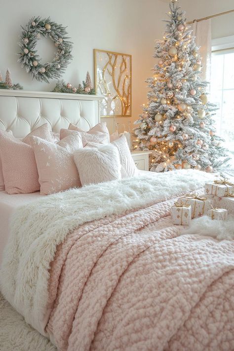 21 Super Cozy Christmas Bedroom Aesthetic Ideas 36 Christmas Bedroom Decor Pink, Pink Farmhouse Bedroom, Cozy Christmas Bedroom Aesthetic, Christmas Room Inspiration, Christmas Bedroom Aesthetic, Pink Christmas Bedroom, Bedroom Aesthetic Ideas, Cozy Christmas Bedroom, Holiday Bedroom Decor