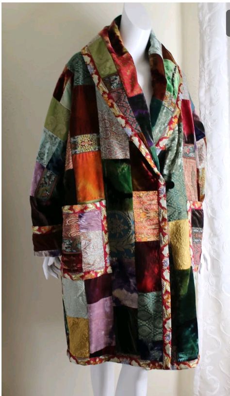 Boho Patchwork, Patchwork Clothes, Upcycle Clothes Diy, Patchwork Coat, Quilt Coat, Quilted Clothes, Quilt Patchwork, Romantic Boho, Patchwork Jacket