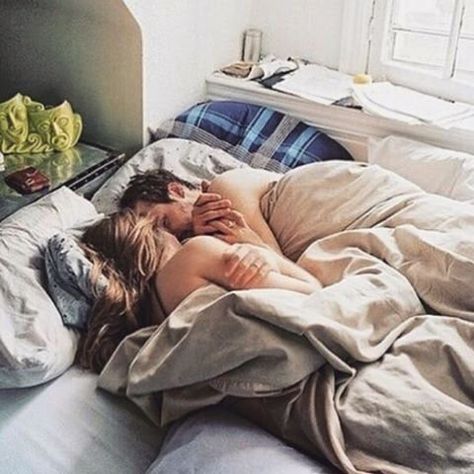 Cuddle With Boyfriend, Couple Cuddle In Bed, Cuddles In Bed, Morning Cuddles, Cute Couples Texts, Video Love, Cute Couples Cuddling, Cute Couple Quotes, Funny Girl