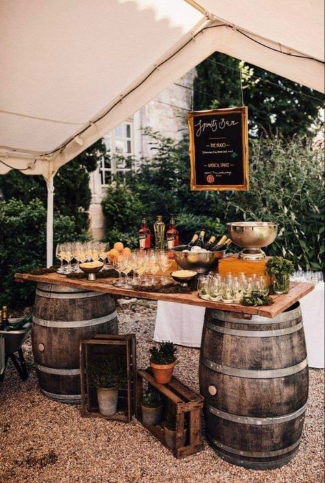 Wedding Bar Display, Aperol Spritz Bar, Spritz Bar, Rustic Spring Wedding, Deco Champetre, Hawaiian Wedding, Rustic Garden Decor, Food Trends, Aperol Spritz