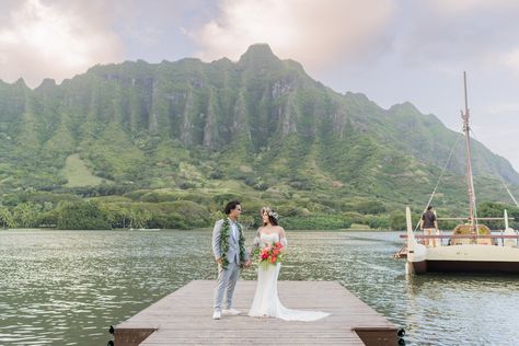 Newlyweds in Oahu Beach Wedding Setup, Oahu Wedding Venues, Secret Island, Tropical Outdoor, Oahu Beaches, Wedding Venues Hawaii, Hawaii Wedding Photography, Kualoa Ranch, Hawaii Destination Wedding